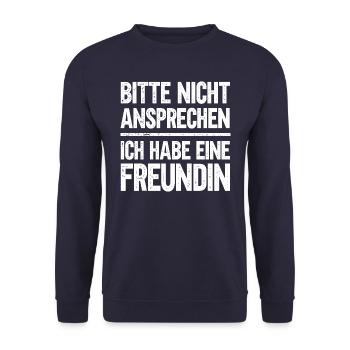 Bitte nicht ansprechen ich habe eine Freundin - Unisex Pullover - Navy - Vorne - Alina (178cm) & Michal (187cm)