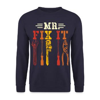 Ehemann Mann Mr fix it, er kann alles reparieren - Unisex Pullover - Navy - Vorne - Alina (178cm) & Michal (187cm)