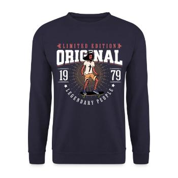 geboren 1979 Vintage Jahrgang 1979 Jesus Design - Unisex Pullover - Navy - Vorne - Alina (178cm) & Michal (187cm)