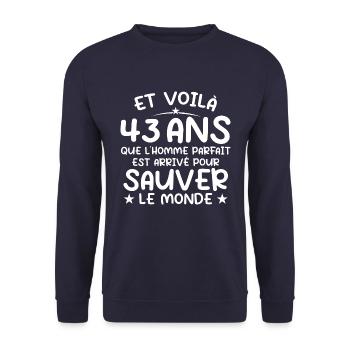 43 years old Gift 43 years Original Gift Men 43 years old - Unisex Sweatshirt - navy - Front - Alina (178cm) & Michal (187cm)