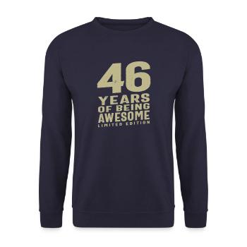 46 Jahre Awesome 46. Geburtstag - Unisex Pullover - Navy - Vorne - Alina (178cm) & Michal (187cm)