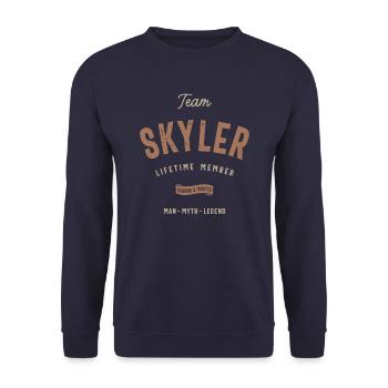 Personalisierter Name des Team Skyler Lifetime-Mitglieds - Unisex Pullover - Navy - Vorne - Alina (178cm) & Michal (187cm)