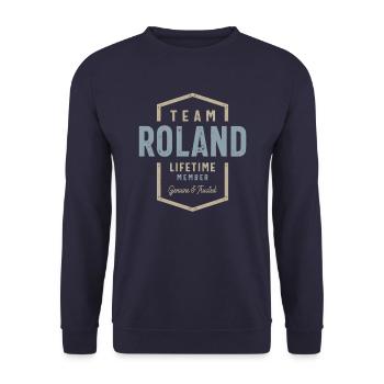 Team Roland Lifetime Member Personalisierter Name - Unisex Pullover - Navy - Vorne - Alina (178cm) & Michal (187cm)