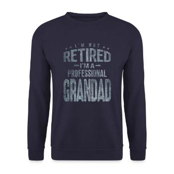Ich bin nicht im Ruhestand, ich bin ein professioneller Opa - Unisex Pullover - Navy - Vorne - Alina (178cm) & Michal (187cm)