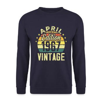 Jahrgang April 1967 – Geburtstagsgeschenk 1967 - Unisex Pullover - Navy - Vorne - Alina (178cm) & Michal (187cm)