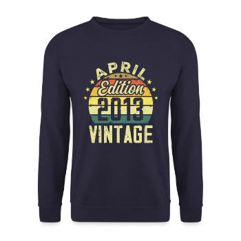 Jahrgang April 2013 - Geschenk zum Jubiläum 2013 - Unisex Pullover - Navy - Vorne - Alina (178cm) & Michal (187cm)