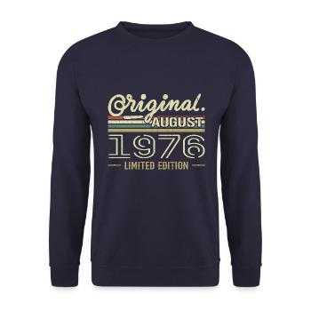 August 1976 Geburtstag August 1976 August 1976 Retro - Unisex Pullover - Navy - Vorne - Alina (178cm) & Michal (187cm)