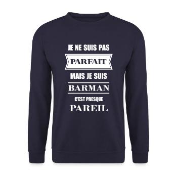 JE NE SUIS PAS PARFAIT MAIS JE SUIS BARMAN - Sweat-shirt Unisexe - marine - Devant - Alina (178cm) & Michal (187cm)