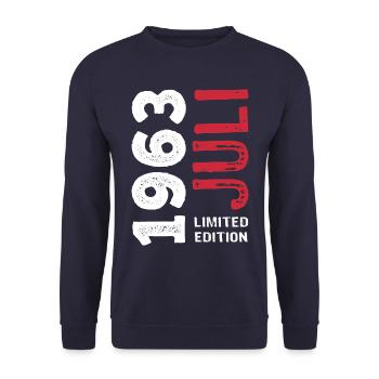 Limited Edition Juli 1963 - Geburtstag - Geschenk - Unisex Pullover - Navy - Vorne - Alina (178cm) & Michal (187cm)