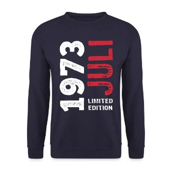 Limited Edition Juli 1973 - Geburtstag - Geschenk - Unisex Pullover - Navy - Vorne - Alina (178cm) & Michal (187cm)