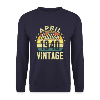 Millésime Avril 1940 - Cadeau Anniversaire 1940 - Sweat-shirt Unisexe - marine - Devant - Alina (178cm) & Michal (187cm)