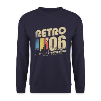 Rétro 2006 Classique Vintage Cadeau d’anniversaire - Sweat-shirt Unisexe - marine - Devant - Alina (178cm) & Michal (187cm)