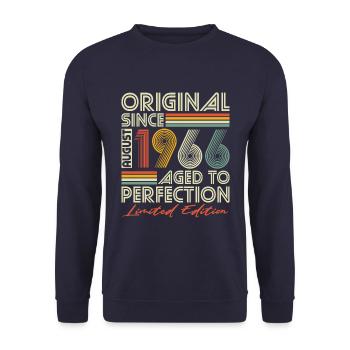August 1966 Jahrgang Vintage Retro Geburtstag - Unisex Pullover - Navy - Vorne - Alina (178cm) & Michal (187cm)