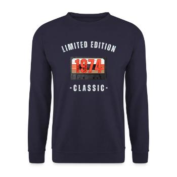Édition limitée 1974 anniversaire rétro - Sweat-shirt Unisexe - marine - Devant - Alina (178cm) & Michal (187cm)
