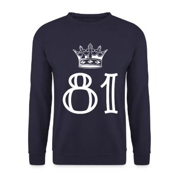 81 Zahl Krone - Unisex Pullover - Navy - Vorne - Alina (178cm) & Michal (187cm)