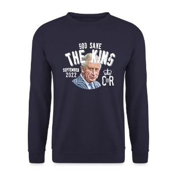 König Karl III. Gott schütze den König - Unisex Pullover - Navy - Vorne - Alina (178cm) & Michal (187cm)