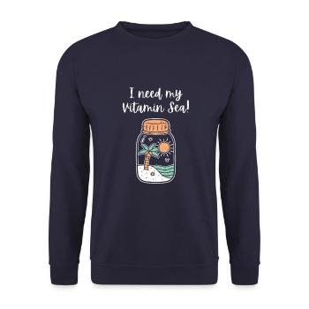 Ich brauche mein Vitamin Meer Strand In Flasche Lustig - Unisex Pullover - Navy - Vorne - Alina (178cm) & Michal (187cm)