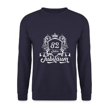 82 Zahl Kranz - Unisex Pullover - Navy - Vorne - Alina (178cm) & Michal (187cm)