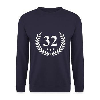 32 Number wreath - Unisex Sweatshirt - navy - Front - Alina (178cm) & Michal (187cm)