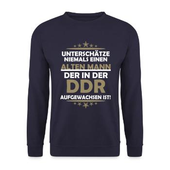 Alter Mann aus der DDR - Unisex Pullover - Navy - Vorne - Alina (178cm) & Michal (187cm)
