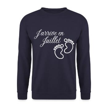 J' arrive en Juillet cadeau naissance futur bébé - Sweat-shirt Unisexe - marine - Devant - Alina (178cm) & Michal (187cm)