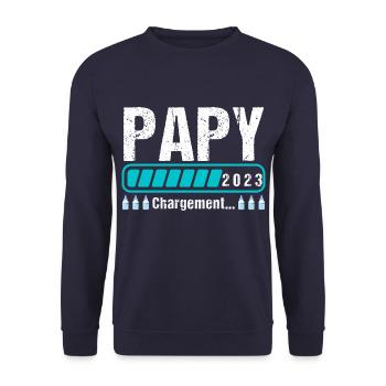 Papy en 2023 annonce naissance cadeau grand-père - Sweat-shirt Unisexe - marine - Devant - Alina (178cm) & Michal (187cm)