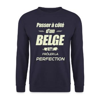 PERFECTION À CÔTÉ D'UN BELGE - Sweat-shirt Unisexe - marine - Devant - Alina (178cm) & Michal (187cm)
