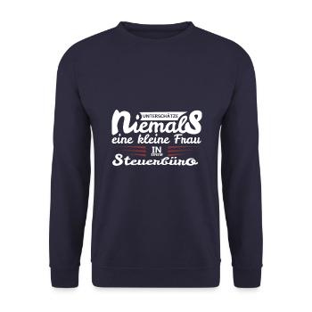 Steuerbüro Spruch kleine Frau - Unisex Pullover - Navy - Vorne - Alina (178cm) & Michal (187cm)