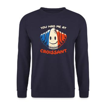 Lustiges Croissant Design - Gewinne mit Humor - Unisex Pullover - Navy - Vorne - Alina (178cm) & Michal (187cm)