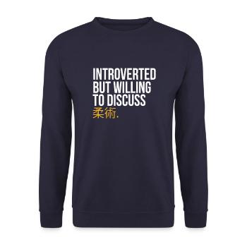 Introvertiert, aber bereit, Jujitsu lustig zu diskutieren - Unisex Pullover - Navy - Vorne - Alina (178cm) & Michal (187cm)