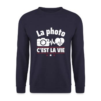 La photo, c'est la vie, cadeau photographe - Sweat-shirt Unisexe - marine - Devant - Alina (178cm) & Michal (187cm)