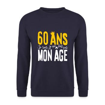 60 ANS Je sais, je ne fais pas mon âge (humour HF) - Sweat-shirt Unisexe - marine - Devant - Alina (178cm) & Michal (187cm)