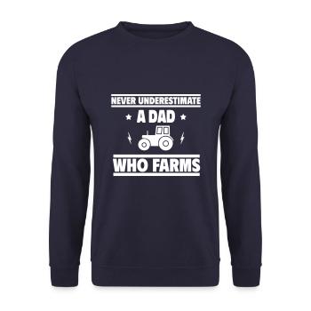 Never underestimate a dad who farms - Unisex Sweatshirt - navy - Front - Alina (178cm) & Michal (187cm)