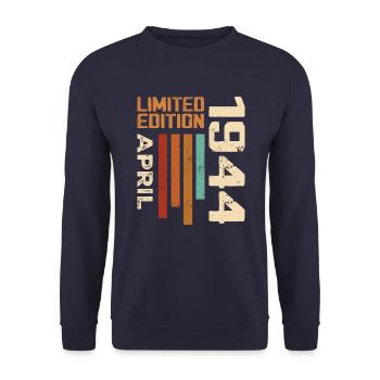 Geboren im April 1944 Geburtstagsgeschenk 1944 Retro - Unisex Pullover - Navy - Vorne - Alina (178cm) & Michal (187cm)