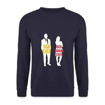 Der Chef Der Wahre Chef Papa und Mama - Unisex Pullover - Navy - Vorne - Alina (178cm) & Michal (187cm)