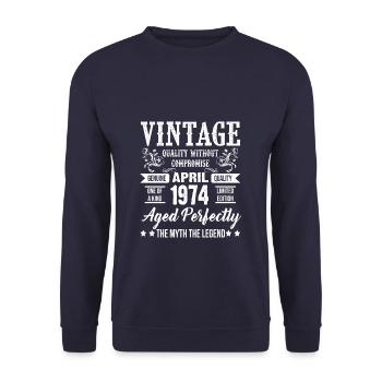 April 1974 Im Alter von perfekt The Myth The Legend - Unisex Pullover - Navy - Vorne - Alina (178cm) & Michal (187cm)