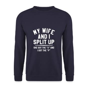 Ma femme et moi nous sommes séparés, elle a eu le U et j’ai eu le - Sweat-shirt Unisexe - marine - Devant - Alina (178cm) & Michal (187cm)