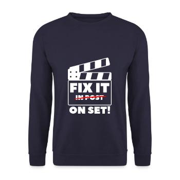 Fix It On Set Director Filmmaker Filmmaking - Unisex Pullover - Navy - Vorne - Alina (178cm) & Michal (187cm)