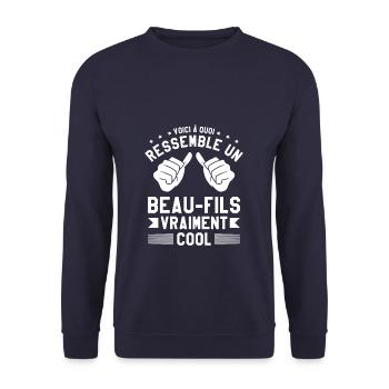 Voici À Quoi Ressemble Un Beau-Fils Vraiment Cool - Sweat-shirt Unisexe - marine - Devant - Alina (178cm) & Michal (187cm)