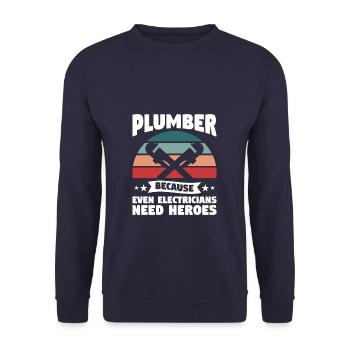 Klempner, weil auch Elektriker Helden brauchen - Unisex Pullover - Navy - Vorne - Alina (178cm) & Michal (187cm)