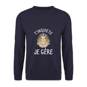 T'Inquiète Je Gère Drôle De Paresseux Méditant - Sweat-shirt Unisexe - marine - Devant - Alina (178cm) & Michal (187cm)