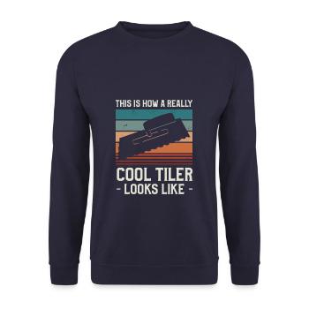 So sieht ein wirklich cooler Fliesenleger aus wie das Fliesenlegen - Unisex Pullover - Navy - Vorne - Alina (178cm) & Michal (187cm)