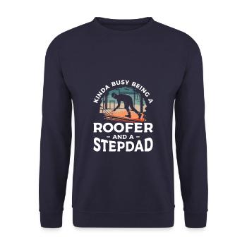 Ich bin nicht nur ein Stiefvater, ich bin ein Dachdecker Dachdecker - Unisex Pullover - Navy - Vorne - Alina (178cm) & Michal (187cm)