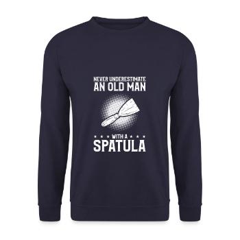 Unterschätze niemals einen alten Mann mit einem Spachtel - Unisex Pullover - Navy - Vorne - Alina (178cm) & Michal (187cm)
