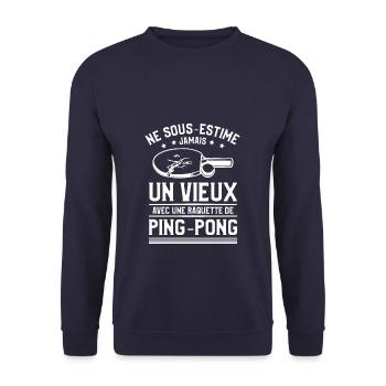 Un Vieux Avec Une Raquette De Ping-Pong Pongiste - Sweat-shirt Unisexe - marine - Devant - Alina (178cm) & Michal (187cm)