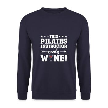 Dieser Pilates-Trainer braucht Wein - Unisex Pullover - Navy - Vorne - Alina (178cm) & Michal (187cm)