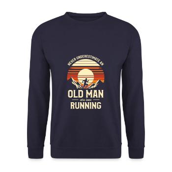 Unterschätze niemals einen alten Mann, der das Laufen liebt - Unisex Pullover - Navy - Vorne - Alina (178cm) & Michal (187cm)