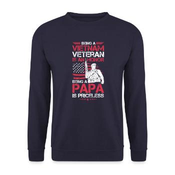 Ein Vietnam-Veteran zu sein, ist ein cooles Geschenk für - Unisex Pullover - Navy - Vorne - Alina (178cm) & Michal (187cm)