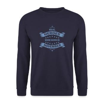 Les héros naissent en novembre - Sweat-shirt Unisexe - marine - Devant - Alina (178cm) & Michal (187cm)