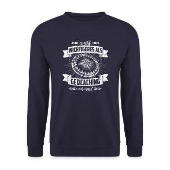 Geocacher Geschenkideen es gibt Wichtigeres - Unisex Pullover - Navy - Vorne - Alina (178cm) & Michal (187cm)